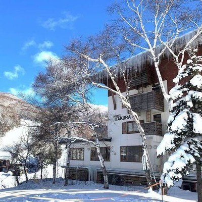 2つの天然温泉が自慢の志賀高原の宿♨繁忙期に力をお貸しください。自家栽培のあきたこまちを味わい、休日はスキーなどウィンタースポーツをお楽しみいただけます。