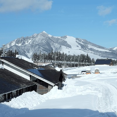リピーターに愛されるアットホームな湯沢の宿で、お客様を迎えるおてつたび🏔女将・若女将・若旦那の家族3人で経営しています。