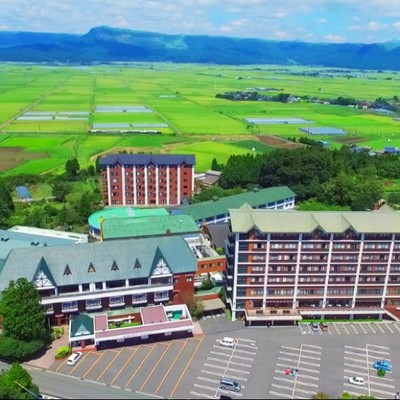 【阿蘇のリゾートホテル客室清掃】阿蘇の大自然を一望できるリゾートホテルで客室清掃のお仕事。天然温泉の大浴場を利用できます。