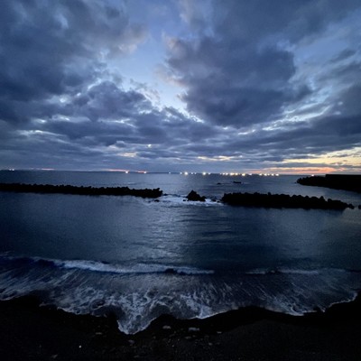 ～もう一度、海とともに。越前海岸の再スタートおてつたび～　砂浜の目の前で働く日々。 海に抱かれ、旅人と出会い、地域の物語に関わる時間。