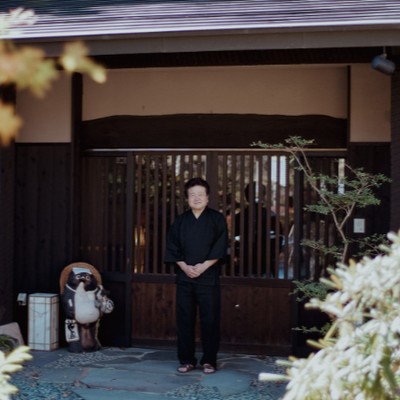 【標高1600mの涼しい蓼科でのおてつだい】山々を一望できる全8室の和モダン旅館で一緒に働いていただけませんか？（フロントや配膳など接客業務）