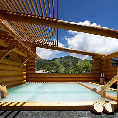 万座温泉｜標高1,800mの絶景露天と白濁湯が人気の万座亭で「清掃」「ホール」のおてつたび。仕事の後は極上の濁り湯へ♨