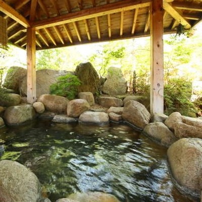 黒部ダムにも近く大自然の雄大さを堪能できる夢の湯！自慢の温泉を楽しむことができ贅沢なひと時を過ごしませんか？