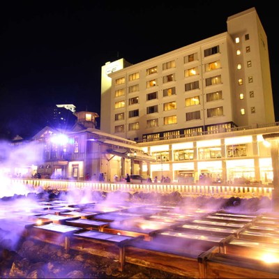 日本三名泉「草津温泉」湯畑の目の前のホテルで接客のおてつたび！標高1200mの高原で四季折々の自然もお楽しみいただけます◎