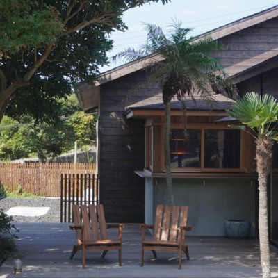 海を渡った先にある、もうひとつの暮らし。 ― 伊豆大島「suo 椿の島の宿」で、島と建築に寄り添うおてつたび 🌊 ―