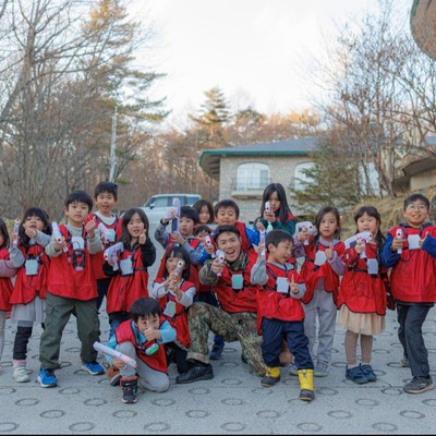 【遊びが仕事！子供たちと全力で遊べる方大歓迎！】お客様に特別で幸せな記憶に残る体験を。ホテルの受付、事務業務。20代が活躍している職場！