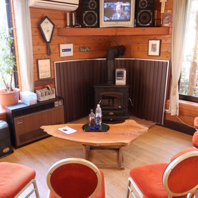 白馬の雪景色のとなりで、暮らすように働く― スキー場麓の小さな宿「カントリーインかしわばら」でのおてつたび ―