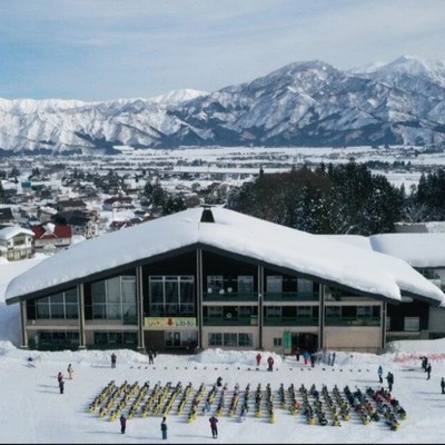 【雪景色の塩沢高原】ゲレンデ直結のホテルで「清掃」メインのお仕事。一緒に団体様の受け入れを支えていただける方募集！レンタル・リフト券無料◎働きながらスキー／スノーボードも楽しみたい方！