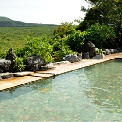 東京の離島 伊豆大島でおてつたび🏝三原山を一望できる源泉掛け流しの宿で、宿泊業務全般のお手伝い◎仕事終わりは温泉、夜は満点の夜空をお楽しみください！