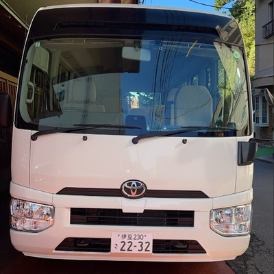 【中型免許もしくは大型免許をお持ちの方限定】マイクロバスドライバーとして、駅から旅館までお客様の送迎をお願いいたします🚌まかない2食つき。勤務後は温泉で疲れを癒してください♨【経験者限定】